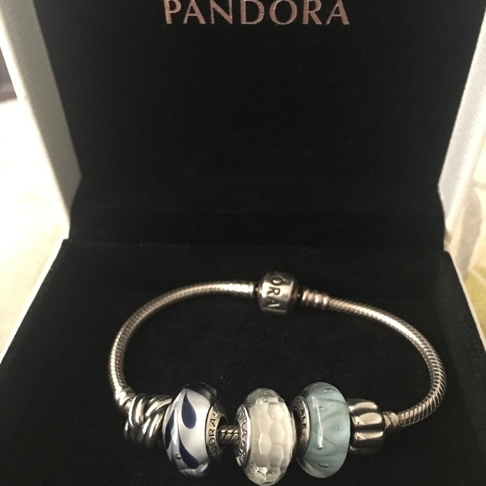 5 CHARMS AUTHENTIC PANDORA BUNDLE (equal to 18$ea)